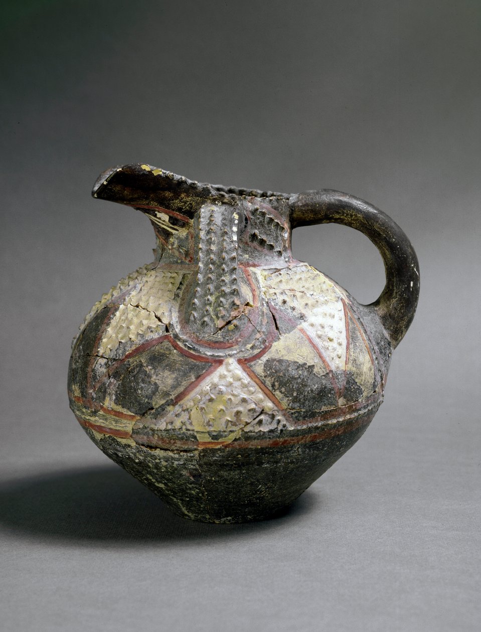 Arte minoico: jarrón de cerámica en estilo Barbotine. De Agia Triada (Hagia Triada). Aproximadamente 1500 a.C. Dim. 15.5 cm Heraclión, Museo Arqueológico de Minoan
