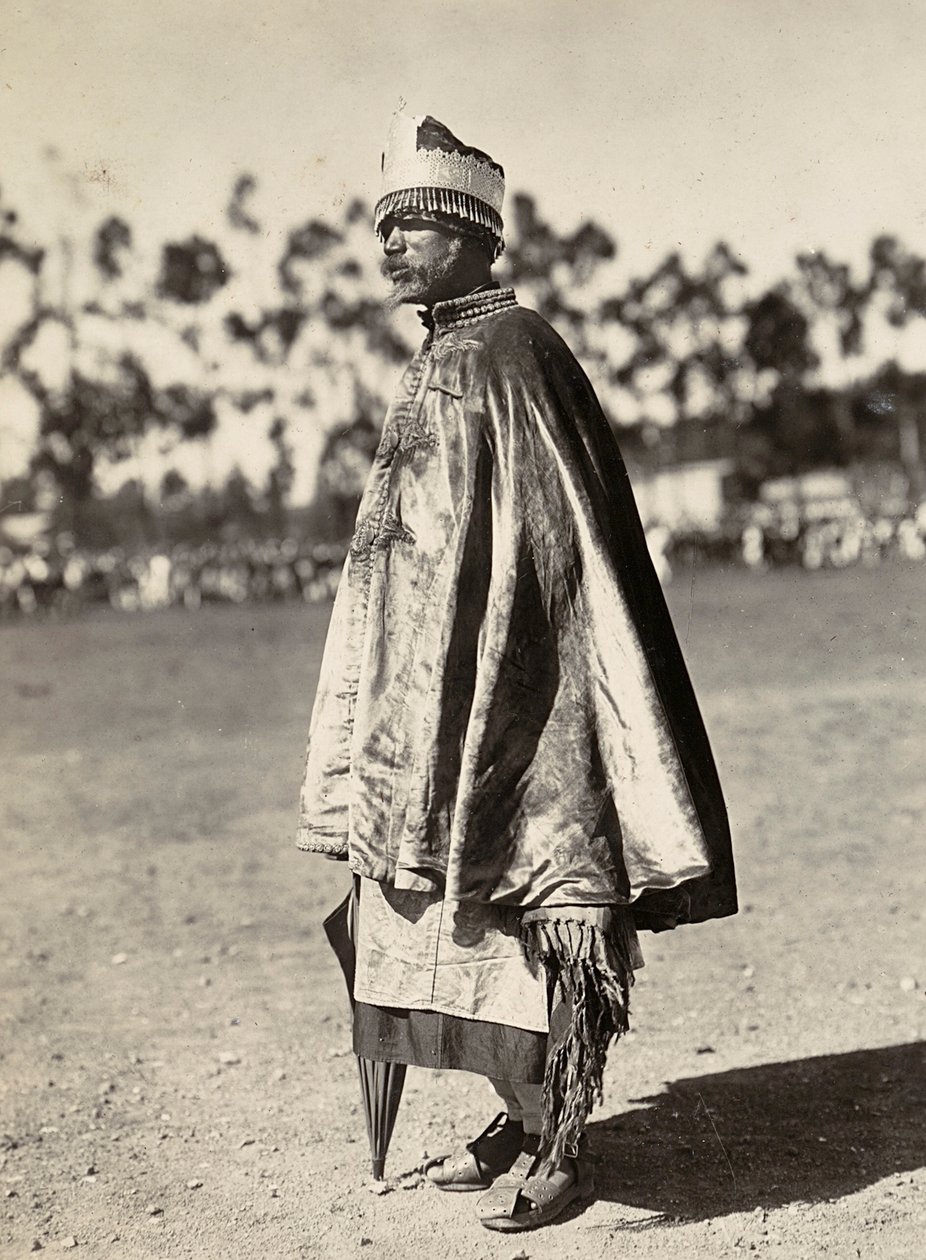 Construyendo un Imperio en la era fascista: sacerdote copto, 09/05/1936 (foto en b/n) de Modestino Baldinetti