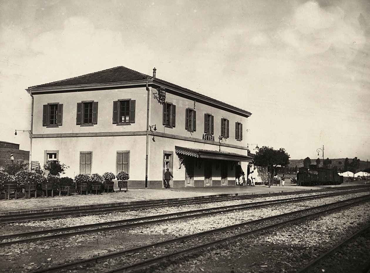 Construyendo un Imperio en la era fascista: estación de tren de Asmara, 09/05/1936 (foto en b/n) de Modestino Baldinetti
