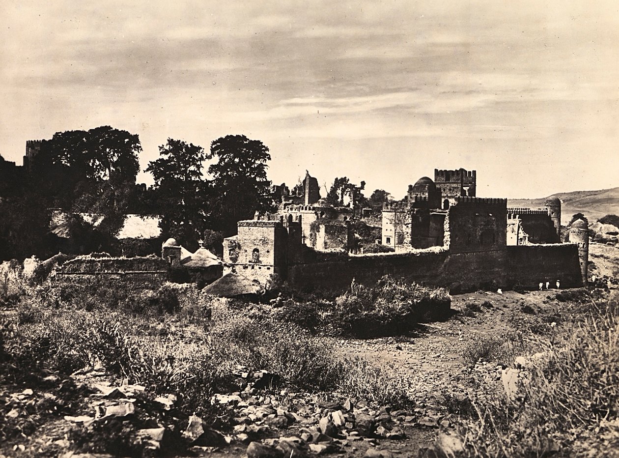 Construyendo un Imperio en la era fascista: el Castillo del Rey Fasiladas en Gondar, Etiopía, 09/05/1936 (foto en b/n) de Modestino Baldinetti