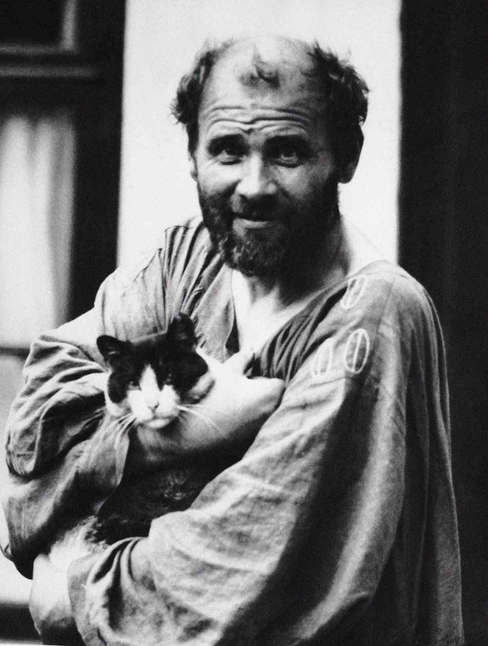 Gustav Klimt con un gato, 1911 de Moritz Nähr