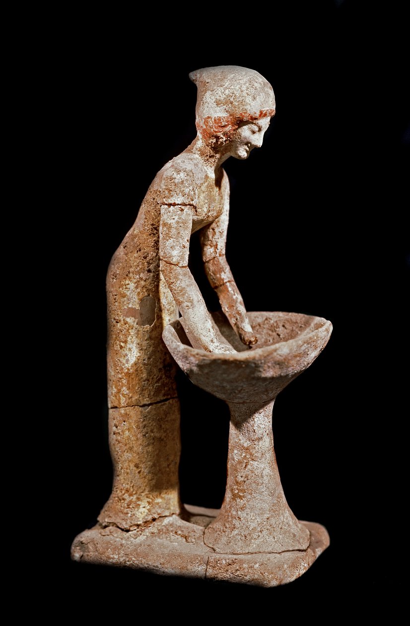 Arte micénico: figurilla de mujer moliendo harina. Siglo XVI a.C. Estrasburgo, museo arqueológico de Mycenaean