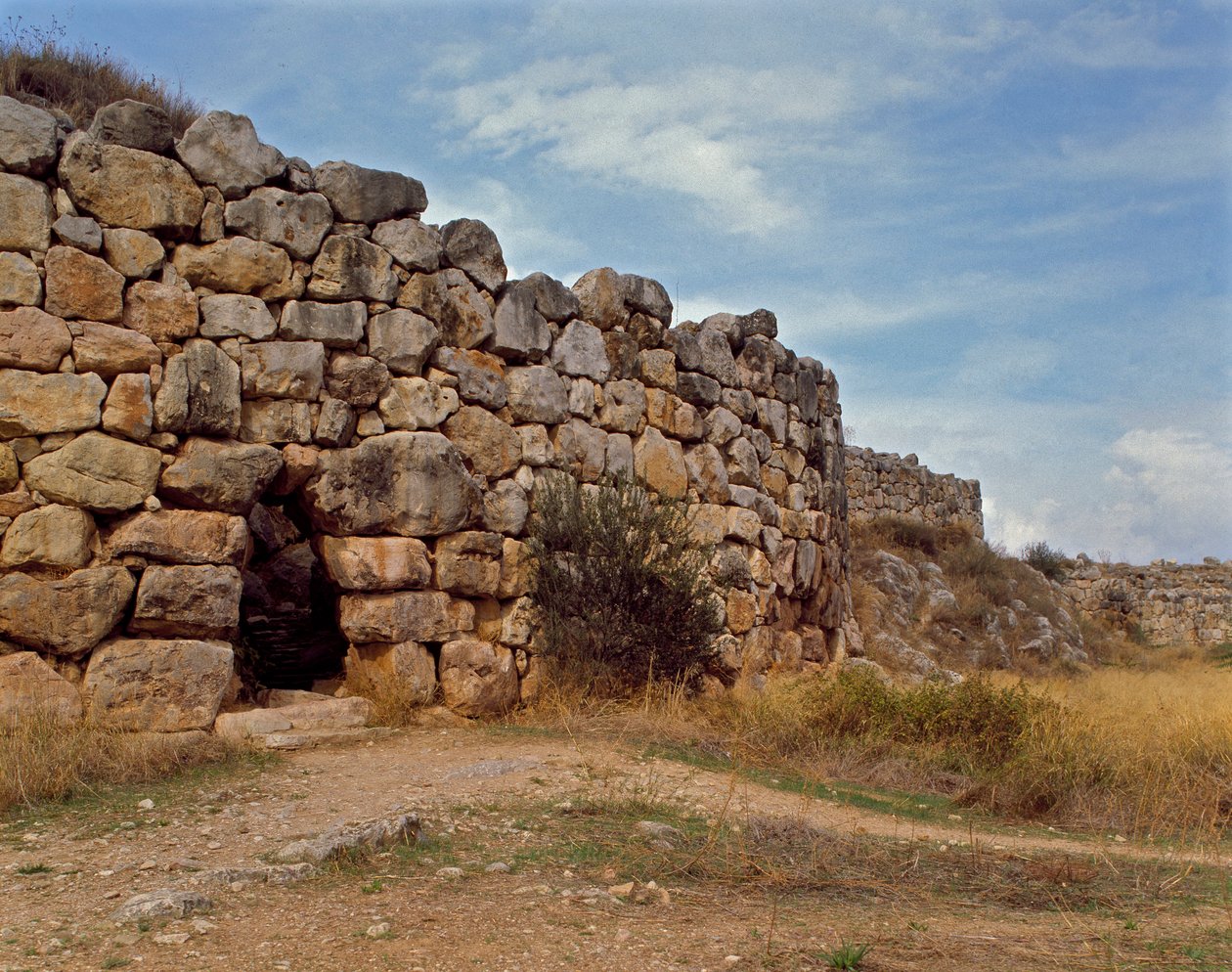Arte micénico: escalera occidental que da acceso a la ciudadela micénica, ciudad de Tirinto, alrededor del 1200 a.C. Grecia de Mycenaean