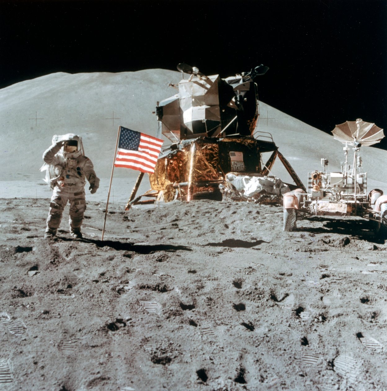 El astronauta James Irwin saluda en la Luna de NASA Images