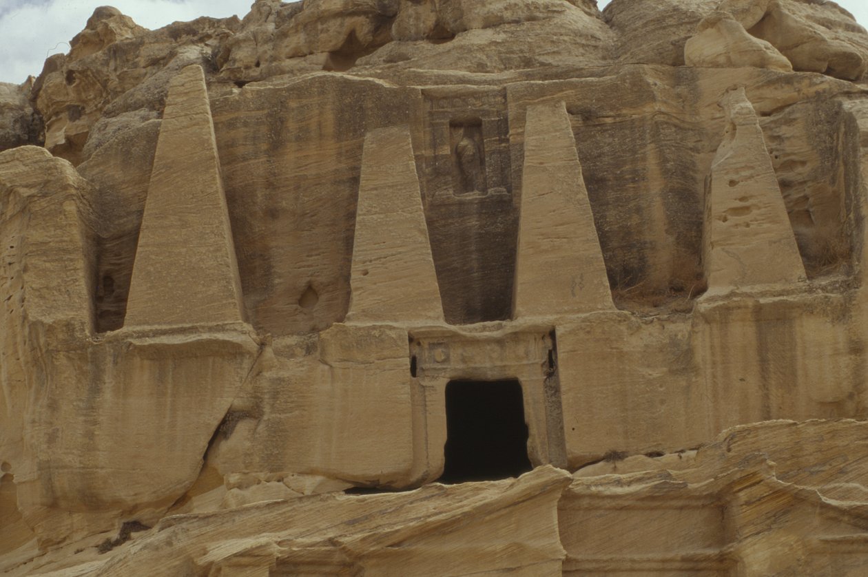 El monumento de las pirámides de Nabatean