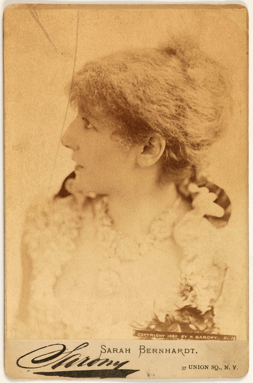 Porträt von Rosine Bernard, genannt Sarah Bernhardt (1844-1923), Schauspielerin de Napoleon Sarony