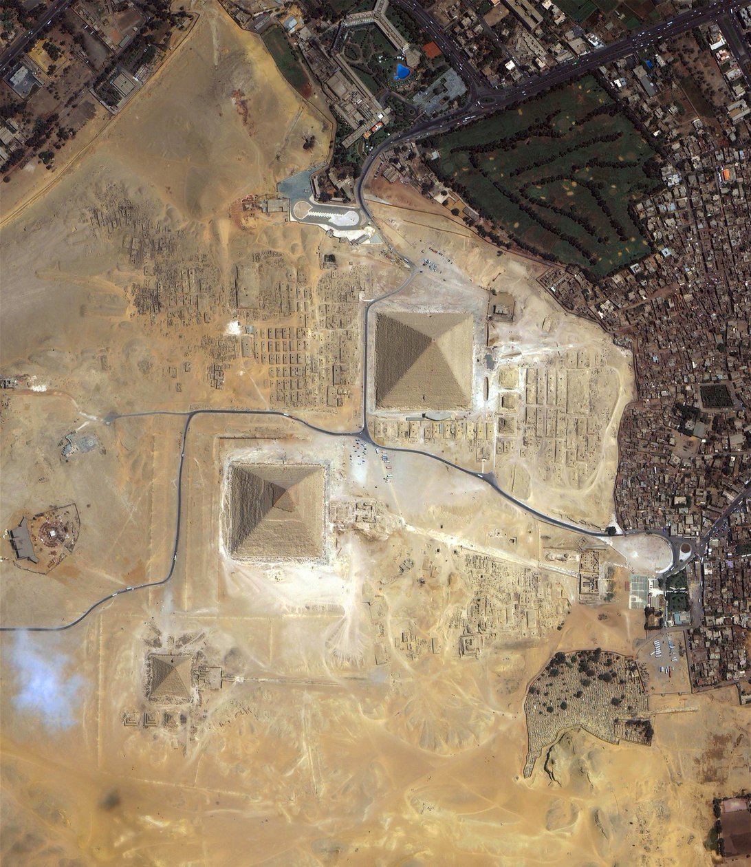 Vista satelital de las pirámides de Giza, Egipto. Crédito NASA. de National Aeronautics and Space Administration National Aeronautics and Space Administration