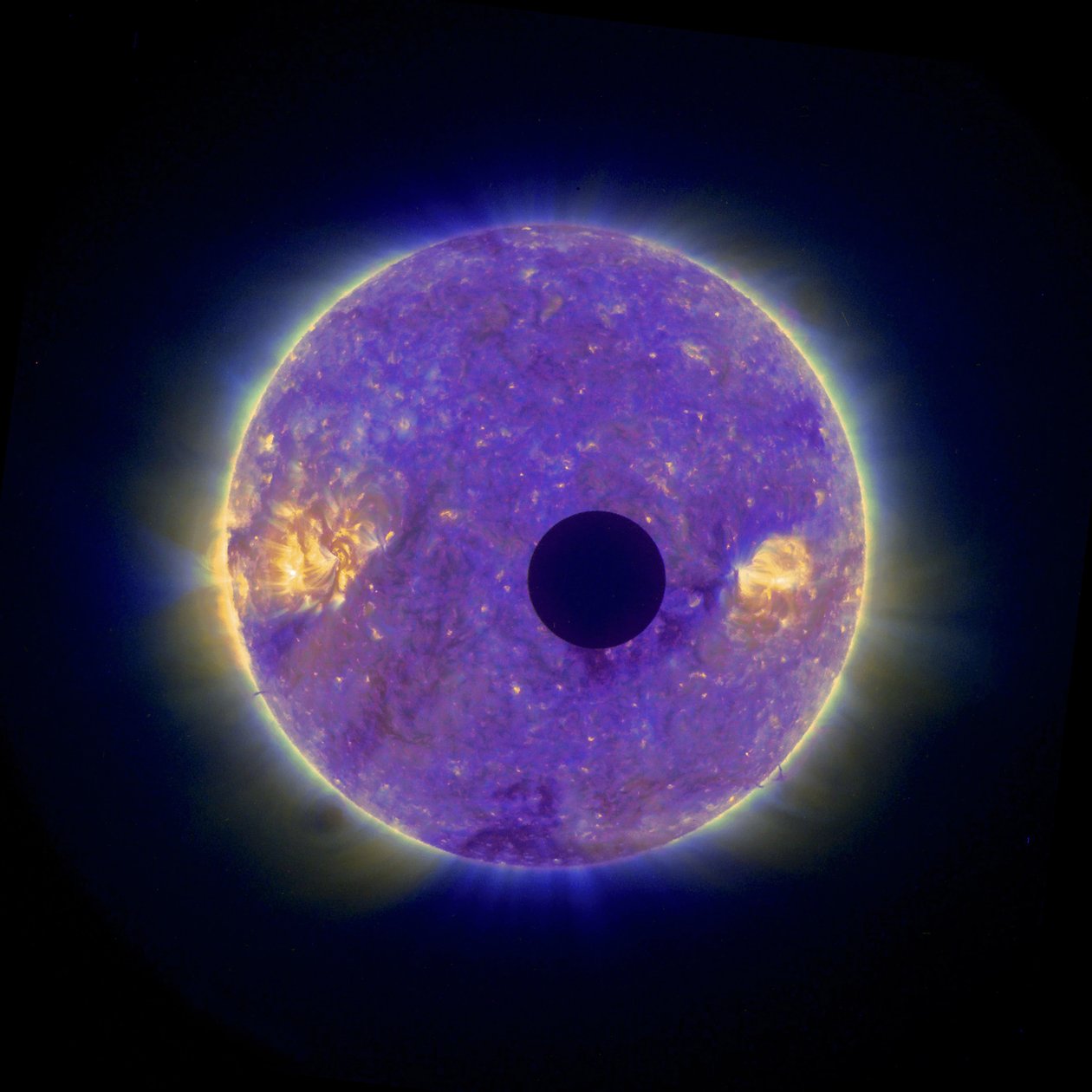 Eclipse solar: la Luna pasando frente al Sol el 25 de febrero de 2007, mostrando la corona solar. Imagen tomada desde el espacio por el STEREO-B. Crédito: NASA. de National Aeronautics and Space Administration National Aeronautics and Space Administration
