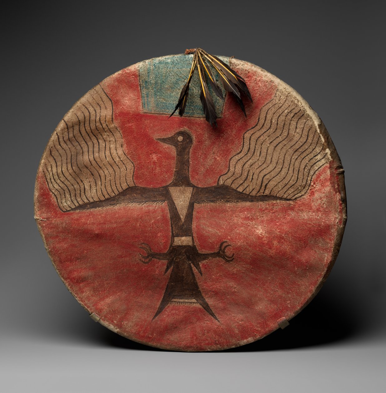 Escudo, c.1885 (cuero curtido, pigmento, madera y plumas) de Native American
