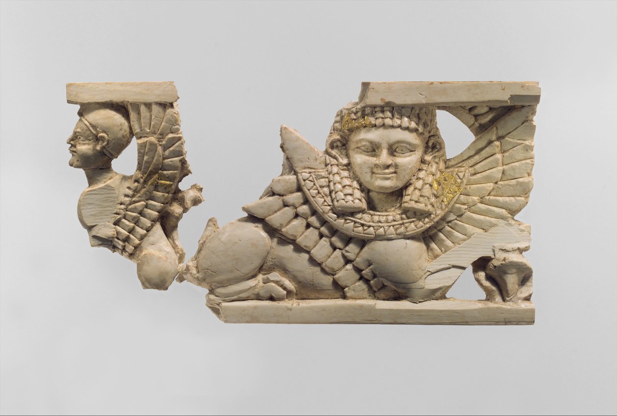 Placa de muebles calada con dos esfinges, c.800 a.C. de Neo Assyrian