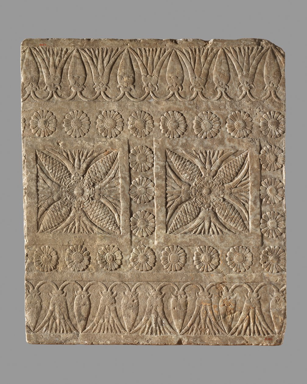 losa de pavimento de umbral con diseño de alfombra, siglo VII a.C. (alabastro de yeso) de Neo Assyrian