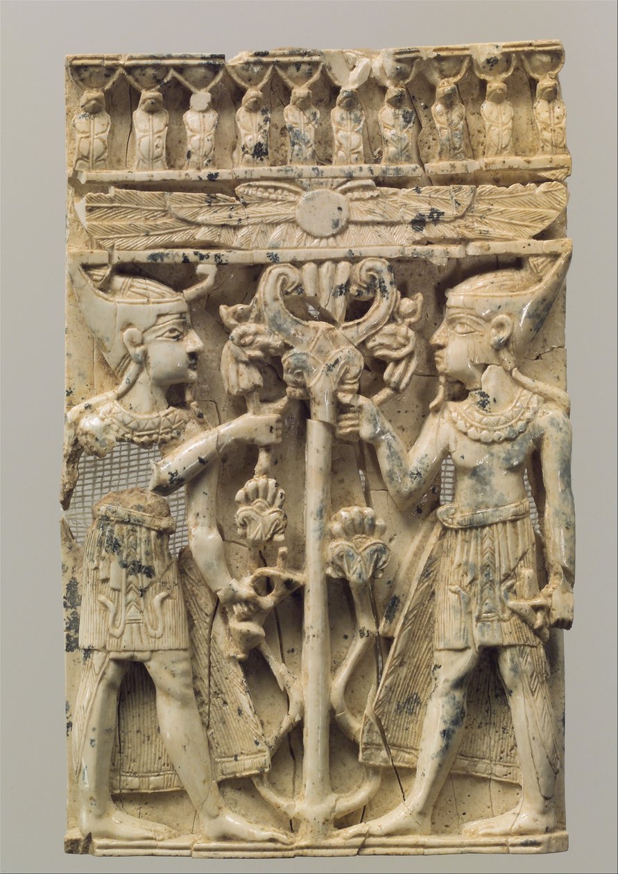 Placa de mueble tallada en alto relieve con dos figuras egipcias flanqueando un árbol de voluta, c. siglo IX-VIII a.C. de Neo Assyrian