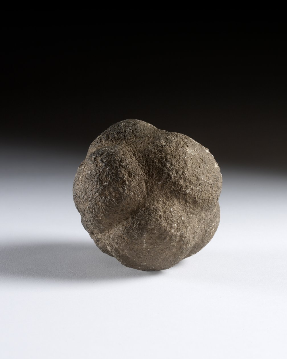 Bola tallada, Neolítico tardío, Escocia, c.3750-2000 a.C. de Neolithic