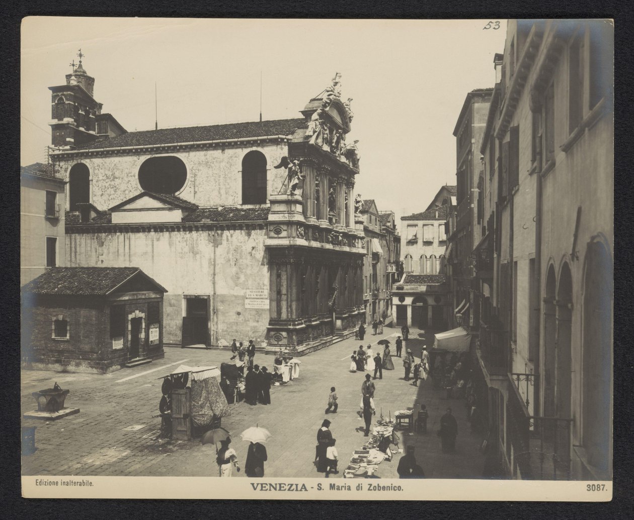 Exterior de Santa Maria Zobenigo en Venecia Venezia - S. Maria di Zobenico (título sobre objeto) de Neue Photographische Gesellschaft