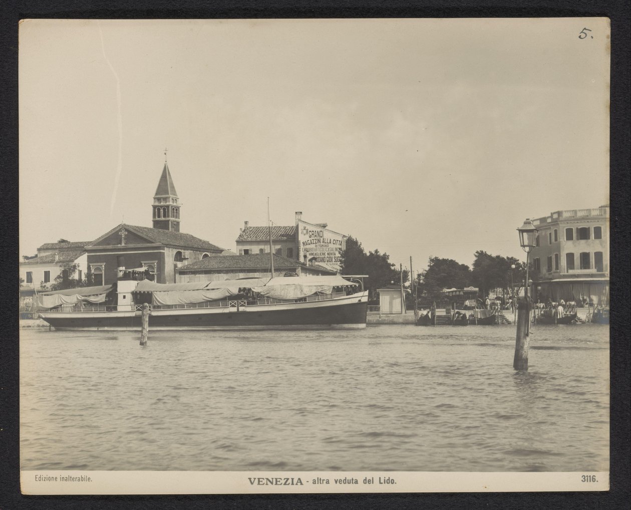 Vista del muelle Lido. Venecia - altra veduta del Lido (título sobre objeto) de Neue Photographische Gesellschaft