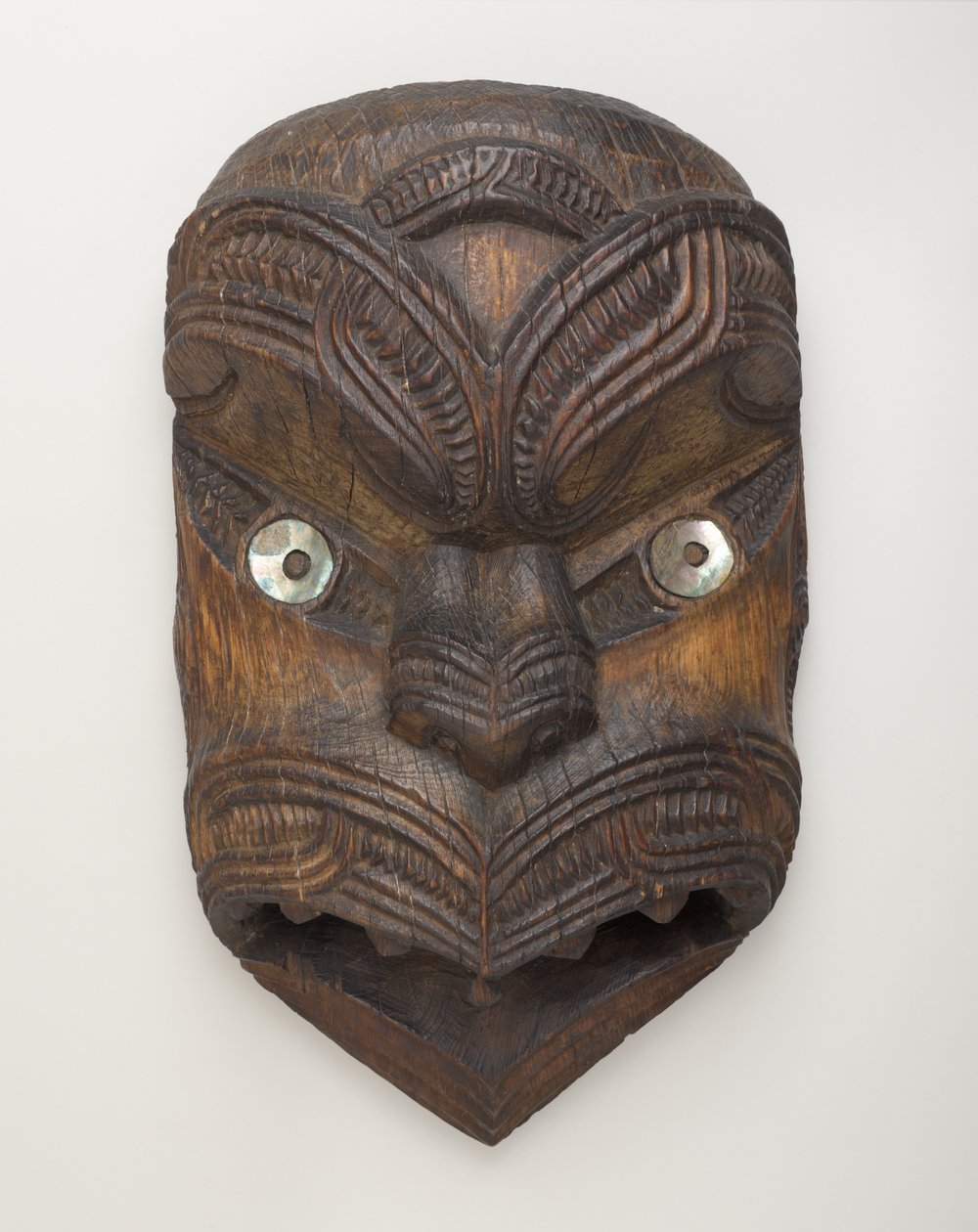 Máscara de gablete (Koruru) de Gisborne, Isla Norte, c.1860 de New Zealand School