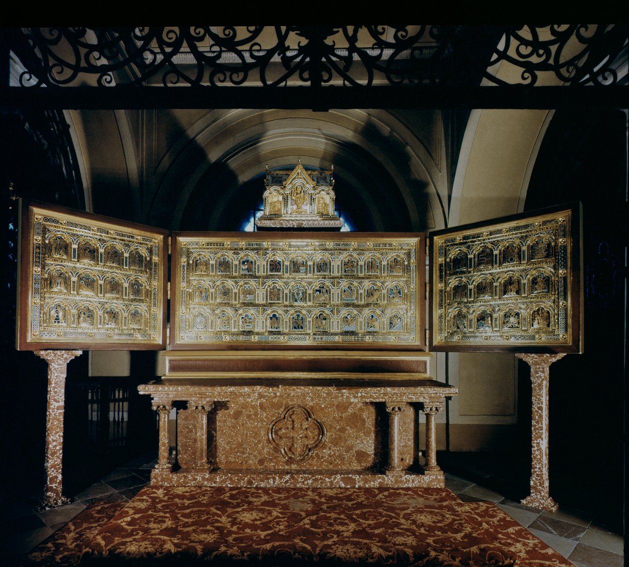El altar de Verdún, con 51 paneles que representan escenas bíblicas, 1181 de Nicholas of Verdun
