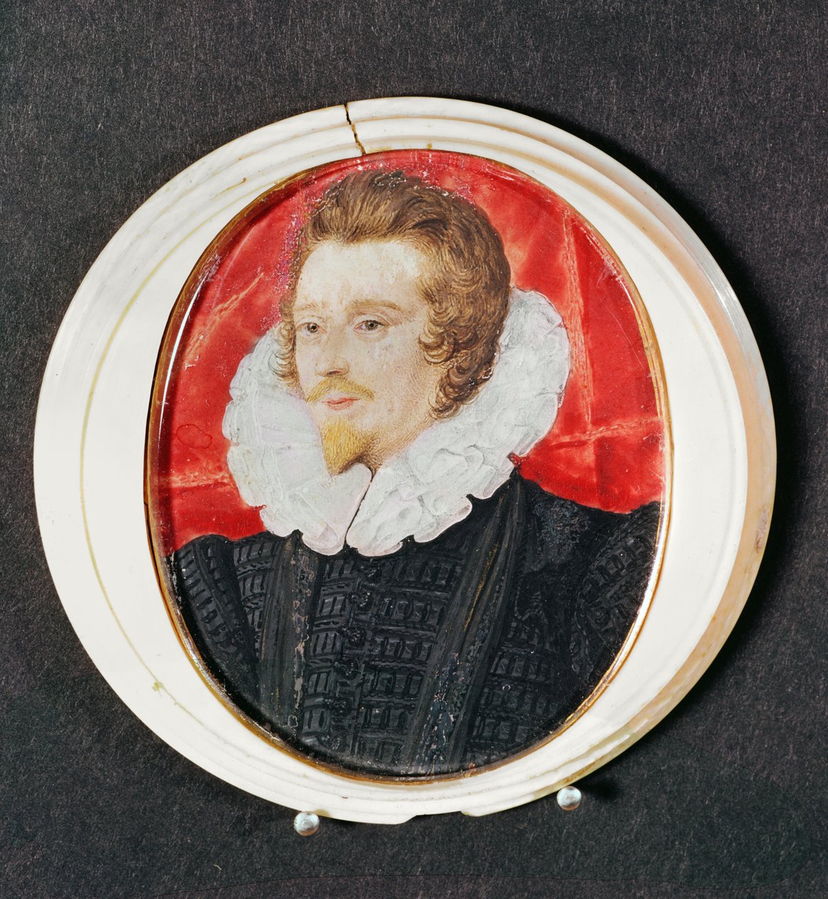 Retrato de un caballero con barba y gorguera, c.1590 de Nicholas Hilliard
