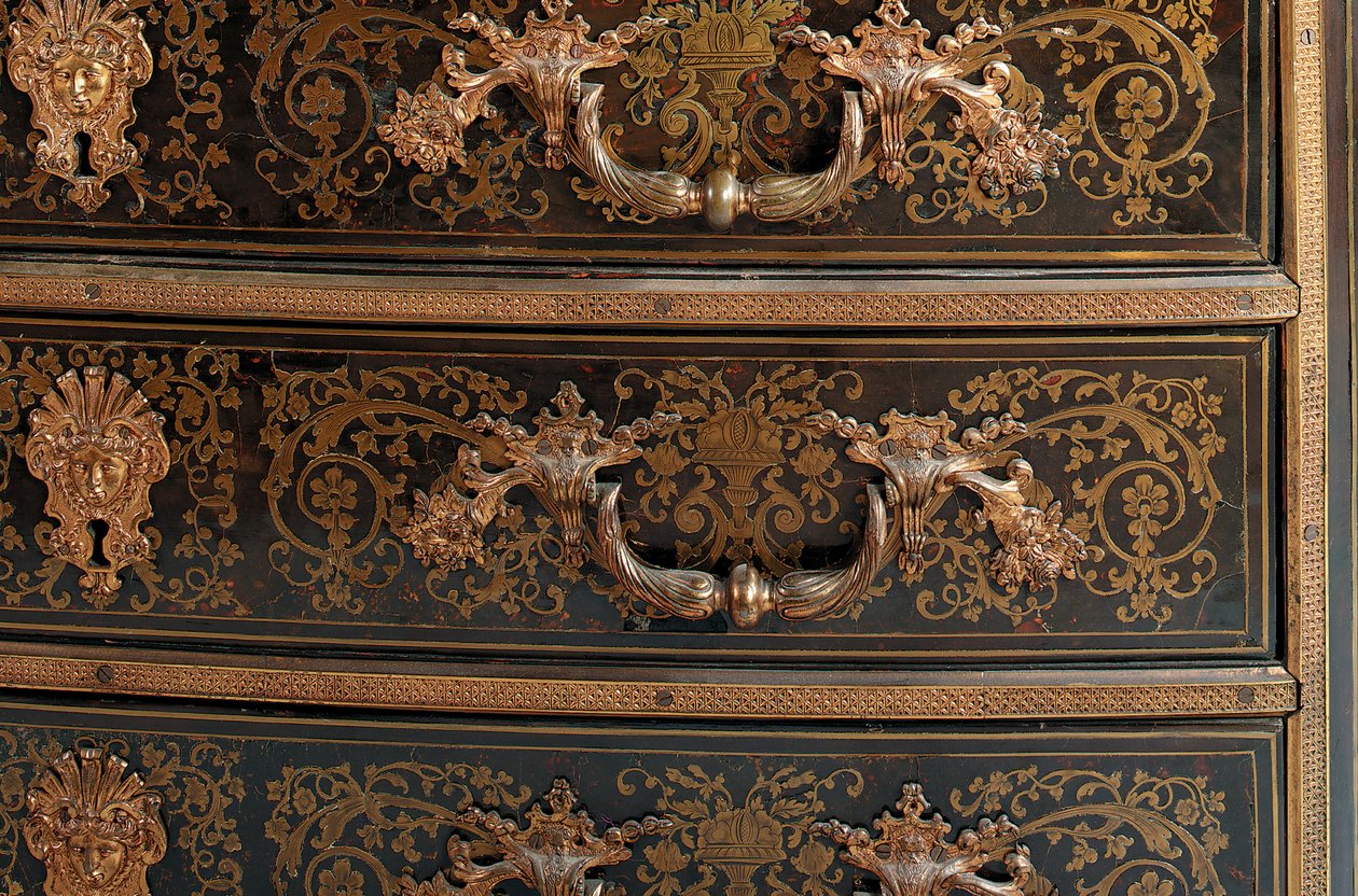 (detalle) de una cómoda de Luis XIV (ormolu, latón, carey y ébano boulle) de Nicholas Sageot
