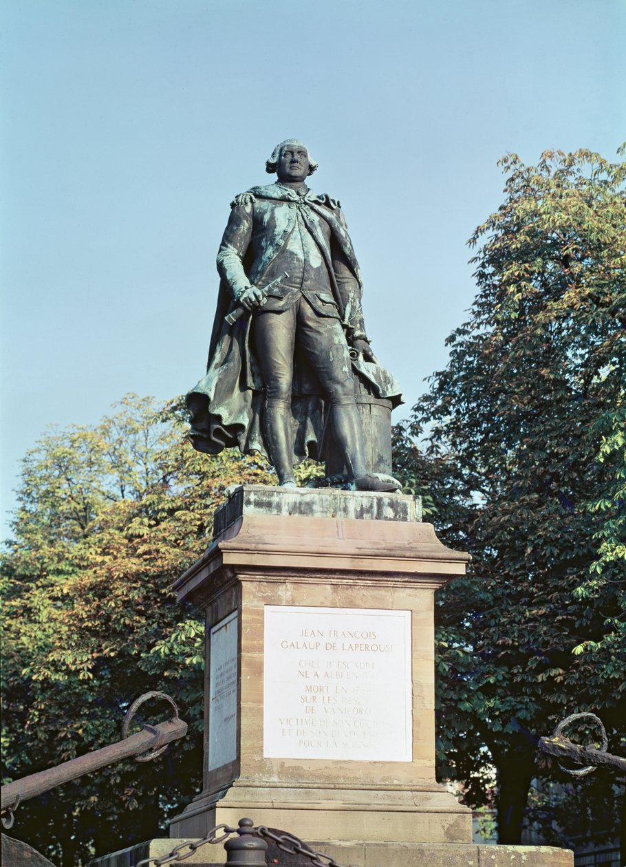 Estatua de Jean François de Galaup (1741-88) Conde de La Pérouse en Place Laperouse de Nicolas Bernard Raggi