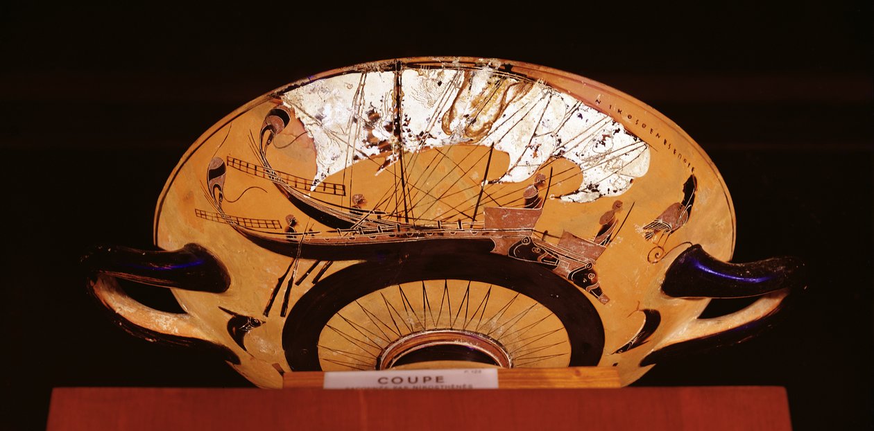 Detalle del exterior de una copa de figuras negras áticas que representa un barco griego, c.520 a.C. de Nikosthenes