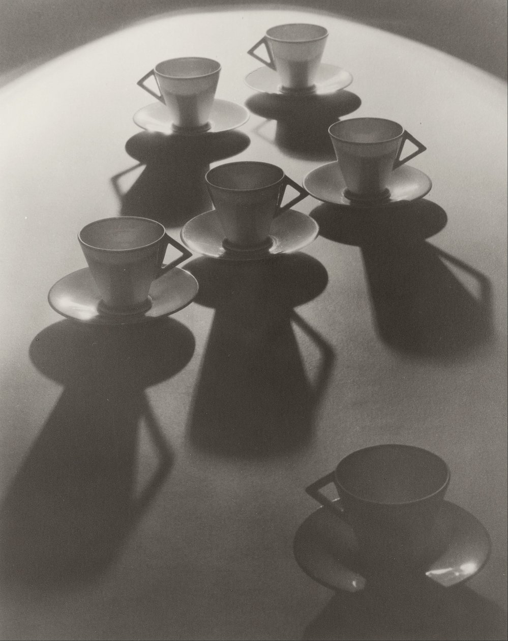 Ballet de tazas de té de Olive Cotton