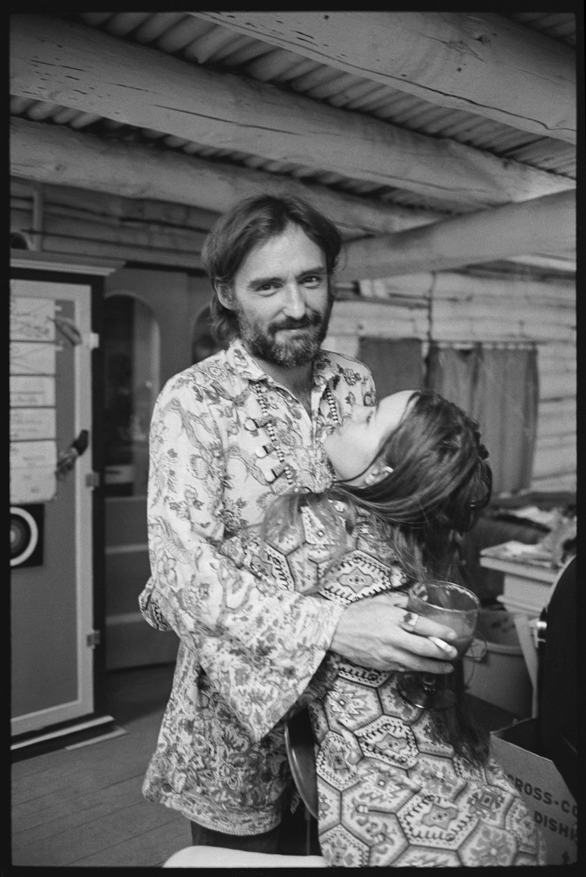 Dennis Hopper y su esposa Michelle Phillips en casa en Nuevo México de Orlando Suero