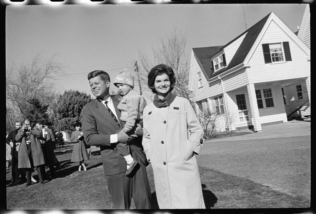 John F. Kennedy con Jackie Kennedy y su hija, Caroline de Orlando Suero