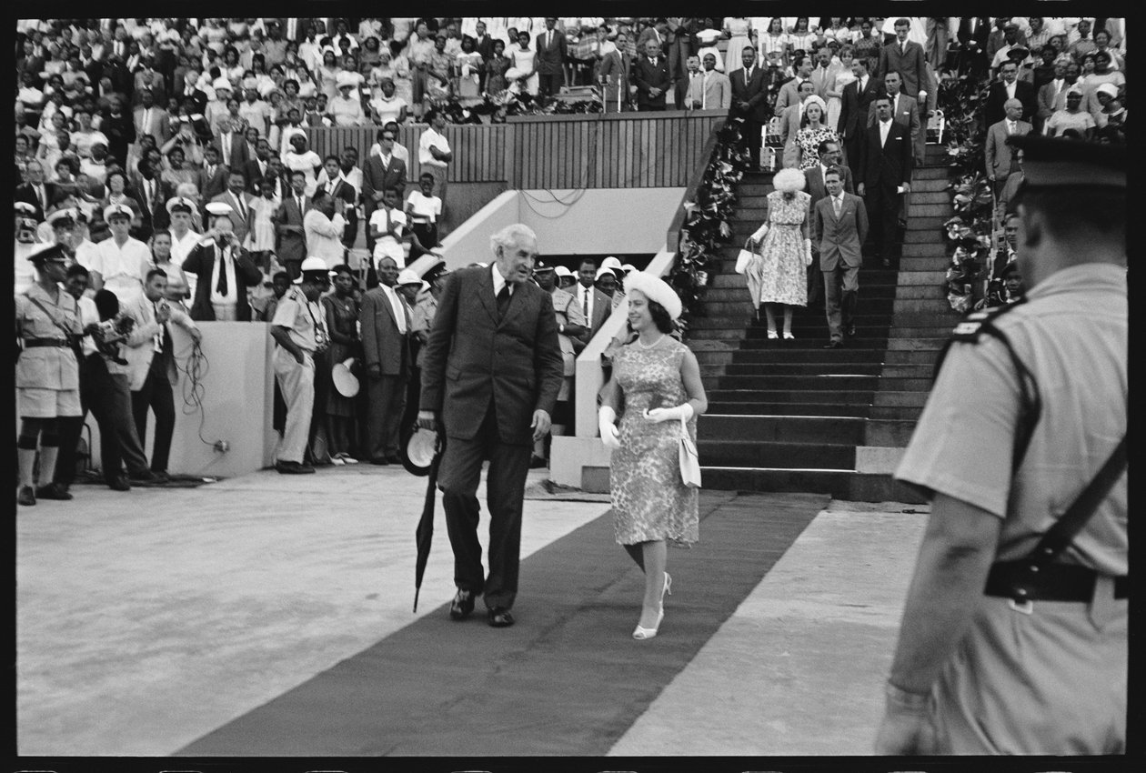 La princesa Margarita y el primer ministro Bustamante celebrando la independencia de Jamaica 1962 (foto en b/n) de Orlando Suero