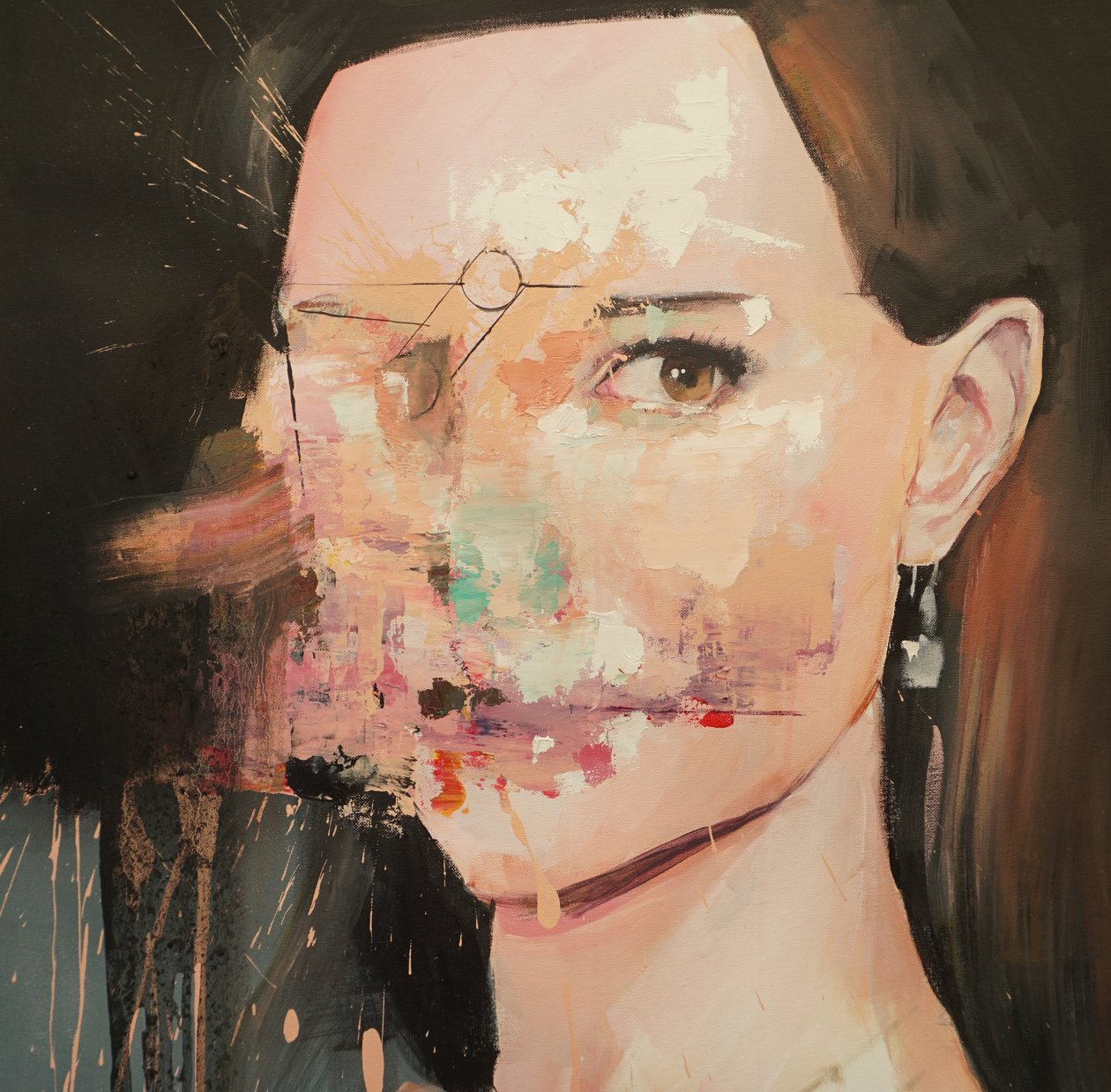 Natalie Portman distorsionada, 2019-25 (acrílico, pastel y óleo sobre lienzo) de Oscar Nin