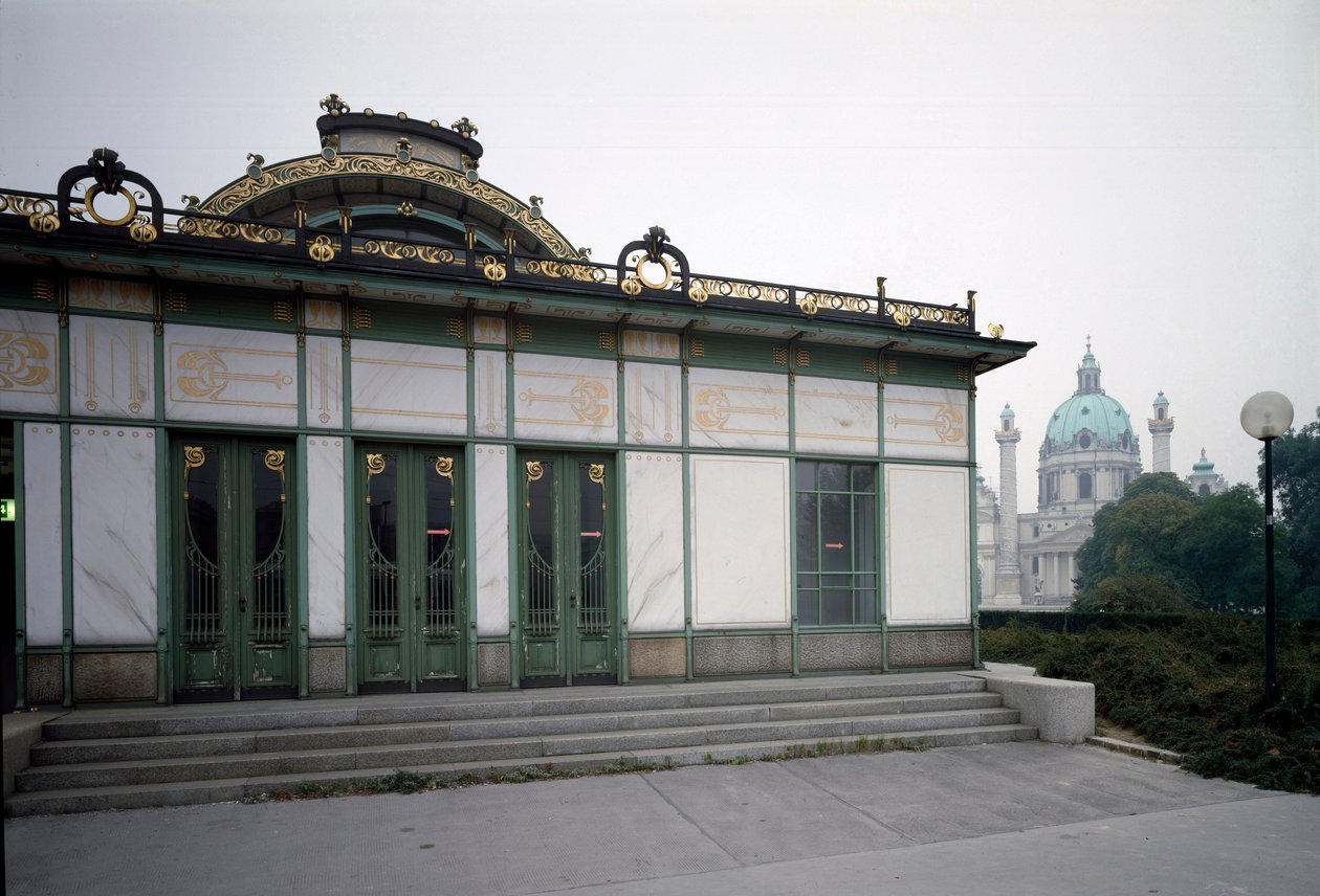 Arte Nouveau: vista del pabellón de la estación de metro Karlsplatz de Otto Wagner