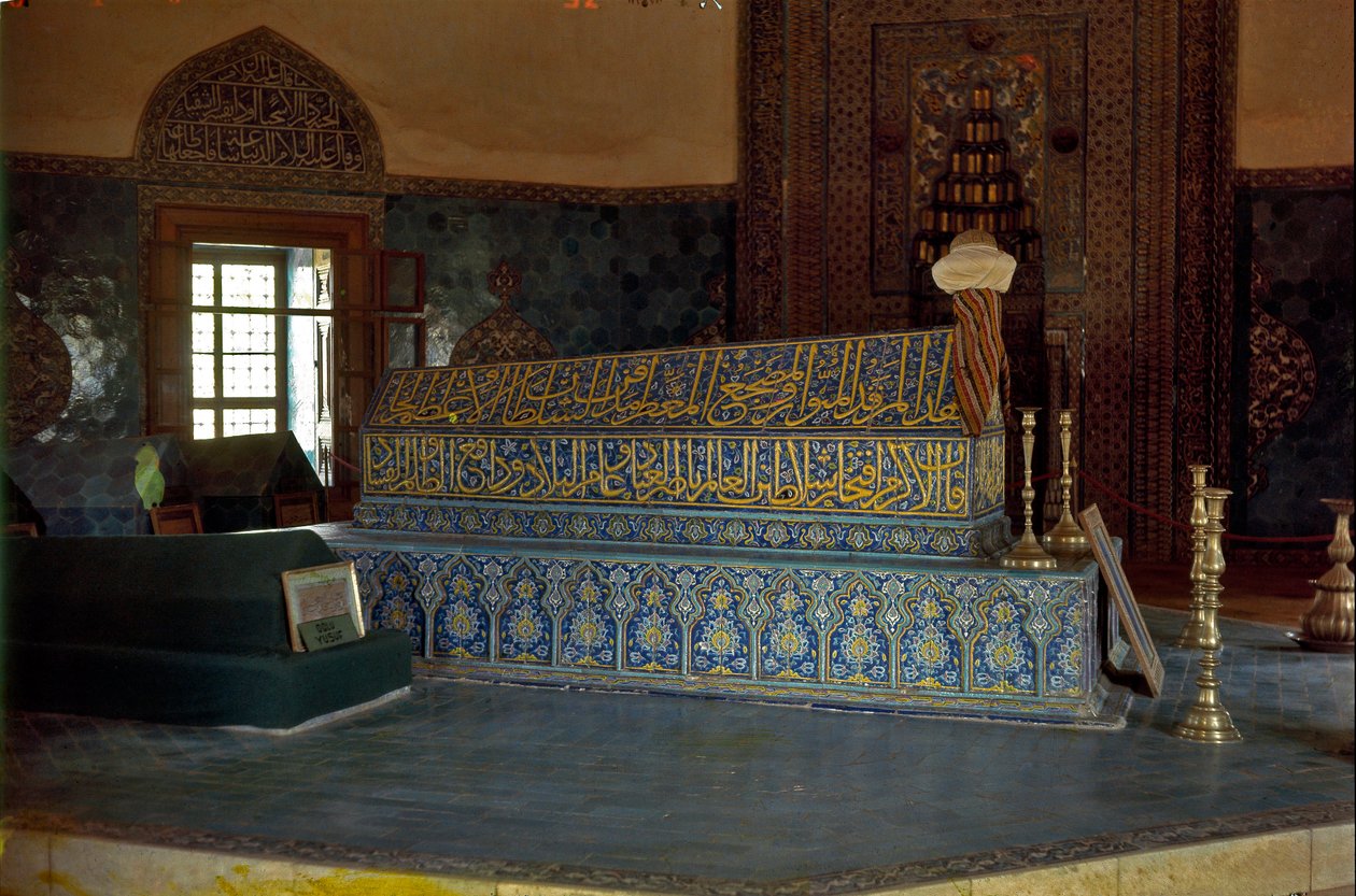 Tumba del sultán Mehmet Celebi I en el mausoleo verde de Ottoman School