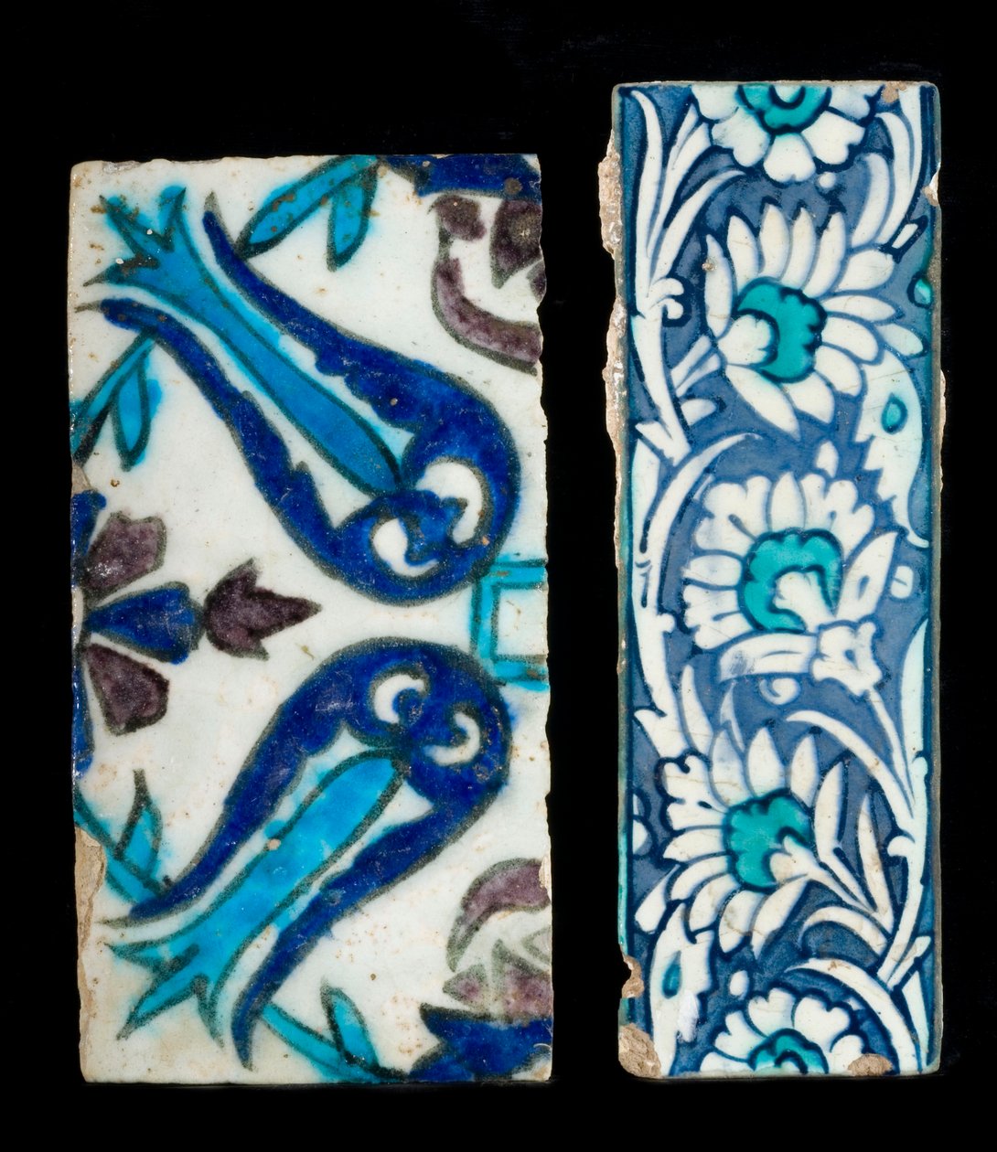 Dos fragmentos de azulejos cerámicos otomanos de Siria del siglo XVII de Ottoman School
