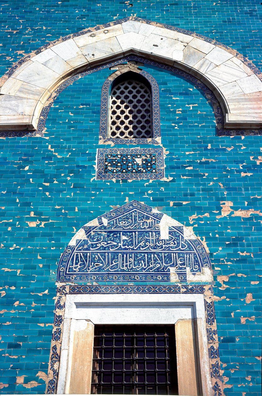 Vista del portal del mausoleo verde de Ottoman School