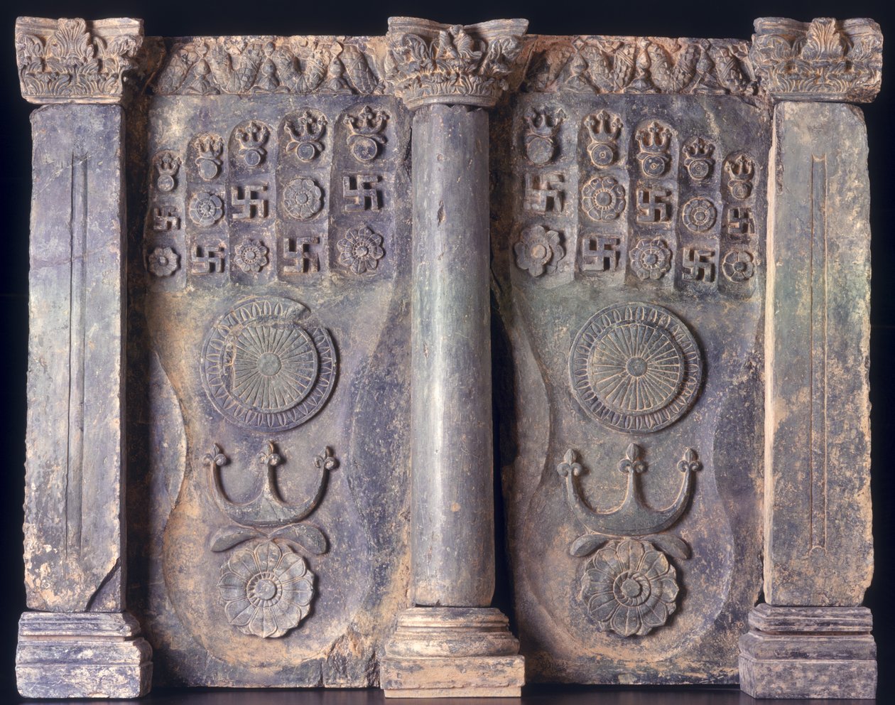 Friso que muestra las huellas de Buda, Gandhara, siglo I al V d.C. de Pakistani School