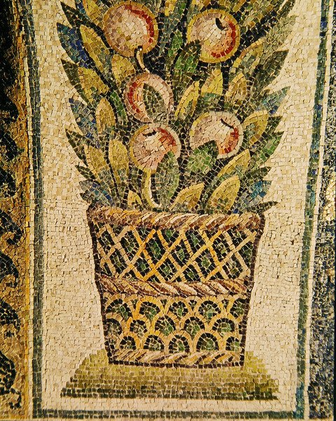 Una canasta de frutas, c.430 d.C. (mosaico) de Paleo Christian