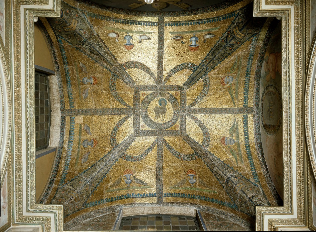 Mosaicos del siglo V, en el centro el cordero. Bóveda de la capilla de San Juan Evangelista dentro del baptisterio paleocristiano de San Juan de Letrán, construido alrededor del 440. Roma de Paleo Christian