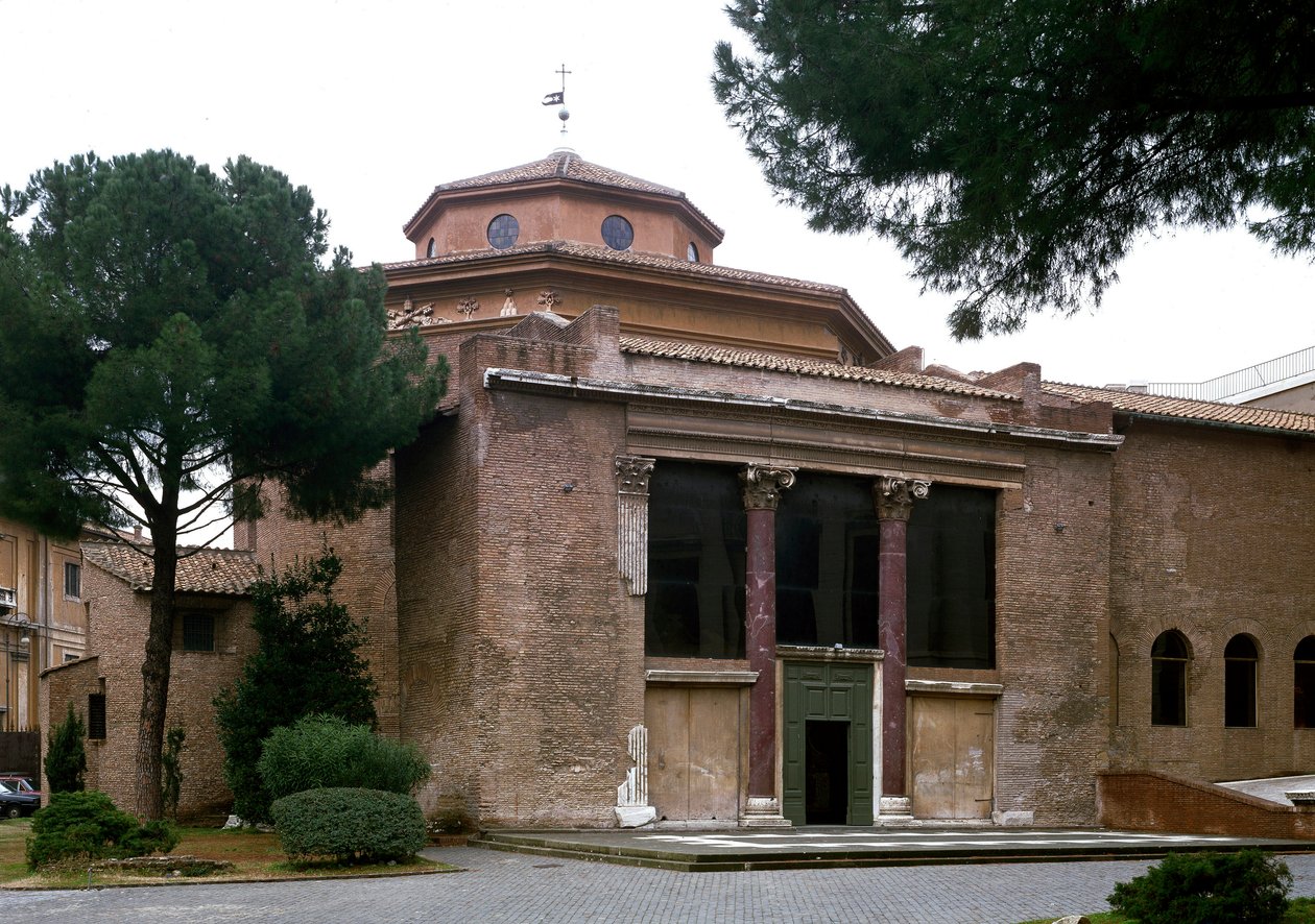 Vista del baptisterio paleocristiano de San Giovanni in Laterano (San Juan de Letrán), construido alrededor del año 440. Roma de Paleo Christian