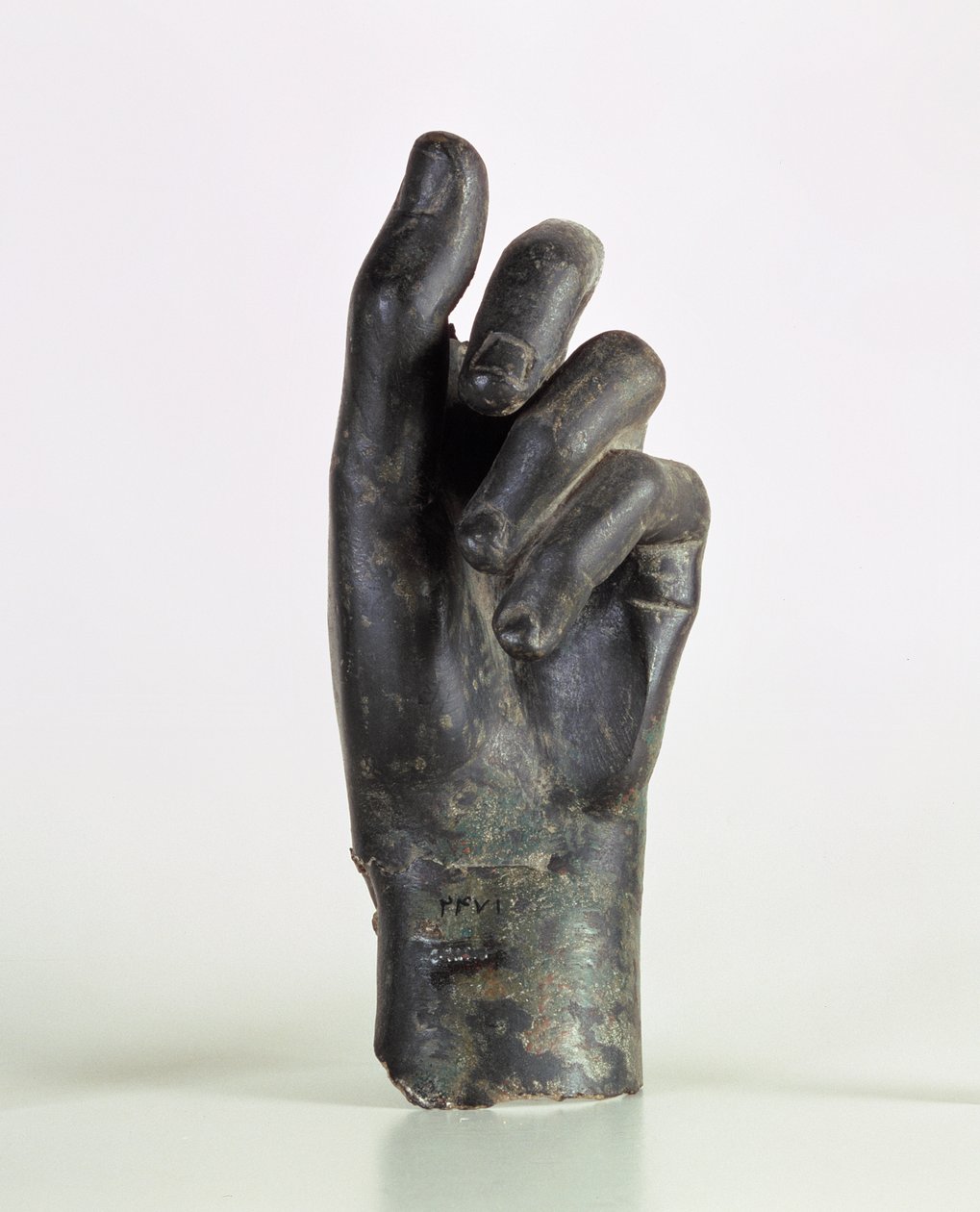 Fragmento de una mano, posiblemente de un arquero, de Shami, Malamir, Irán de Parthian School