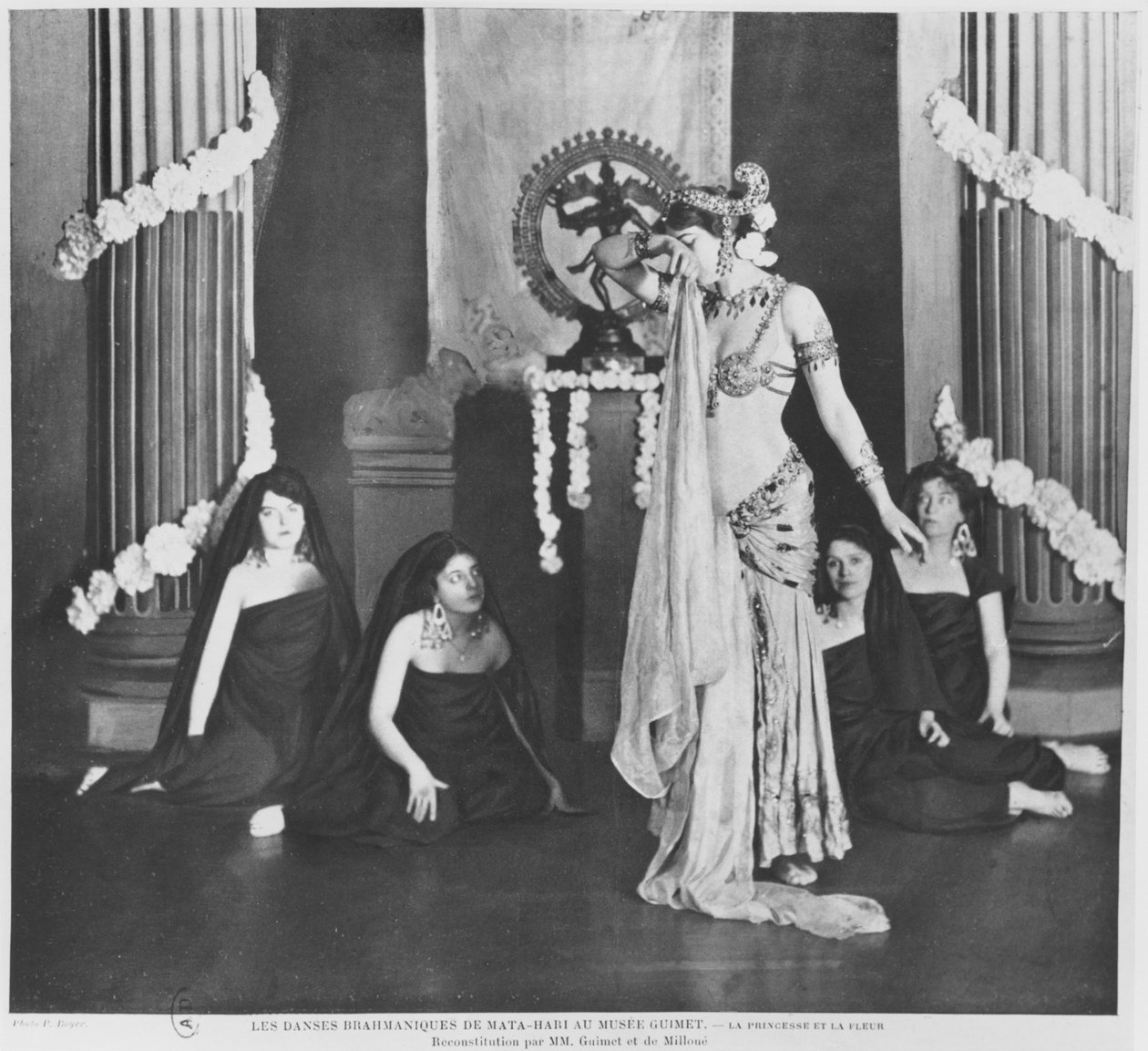 Mata Hari actuando en el Museo Guimet, París, 13 de marzo de 1905 de Paul Boyer