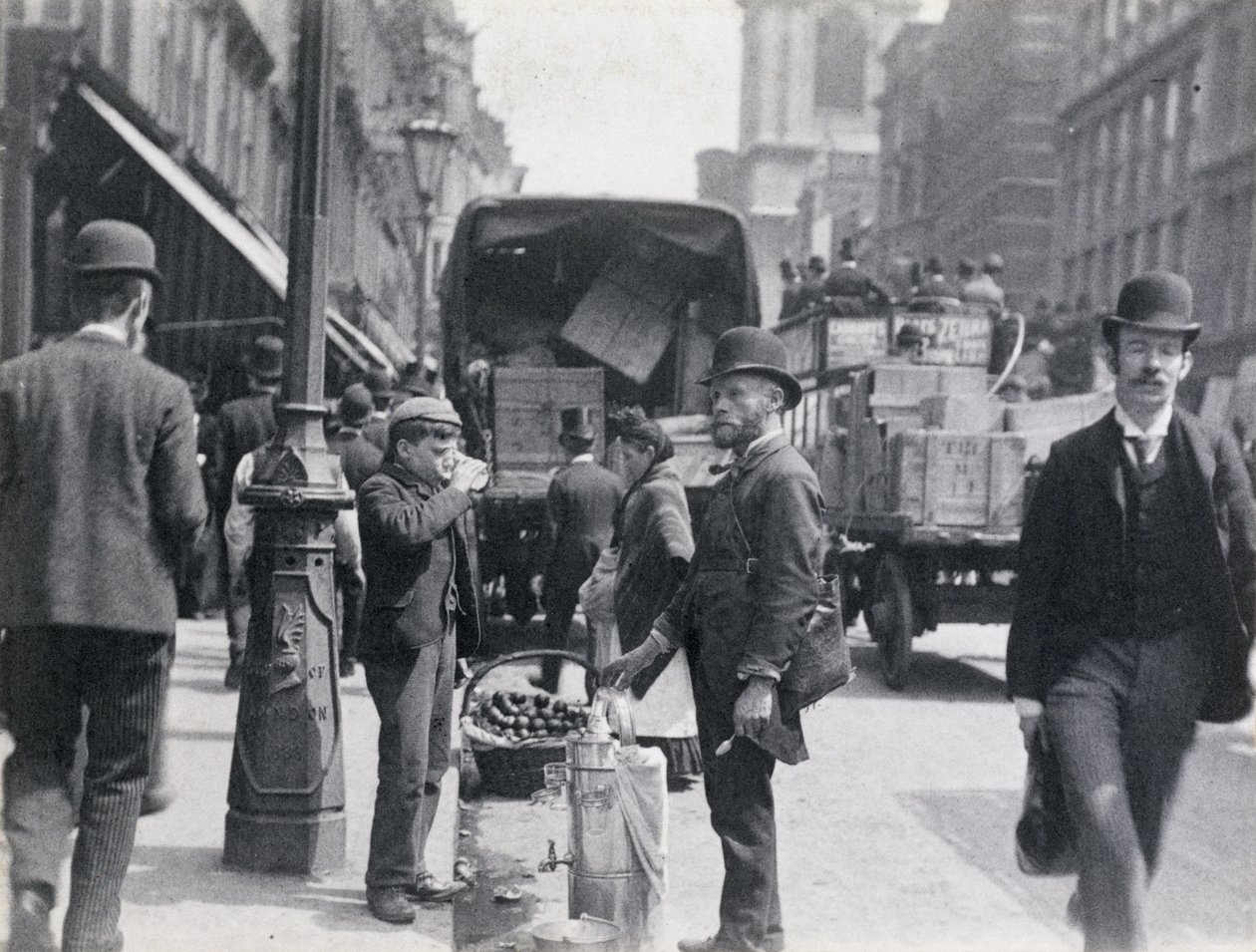 Vendedor de sorbetes o agua en Cheapside, 1893 de Paul Martin