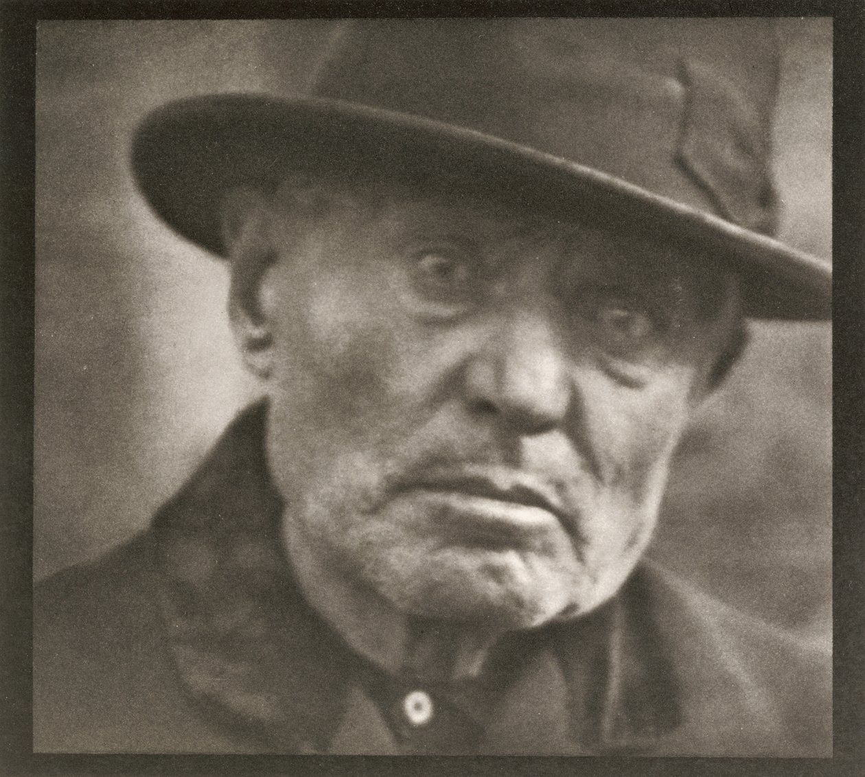 Fotografía - Nueva York [Hombre - Five Points Square] de Paul Strand