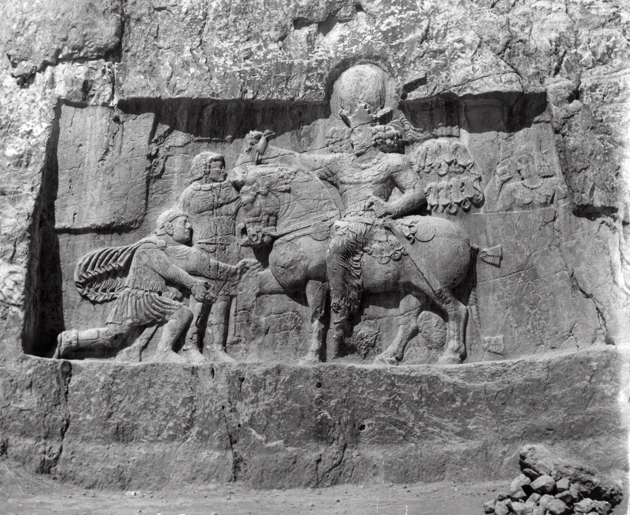 Relieve que representa la victoria del rey Shapur I sobre Felipe el Árabe y el emperador Valeriano de Persian