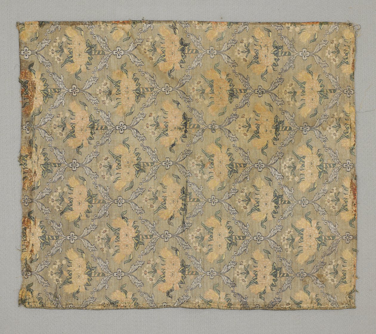 Fragmento, repetición floral ogival de Persian School