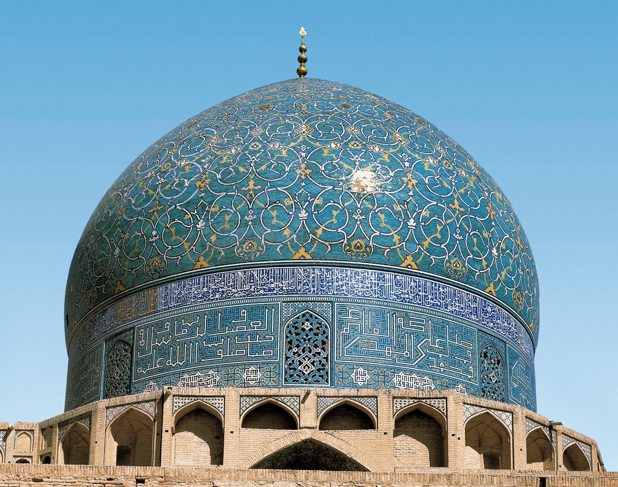 Arquitectura persa (Safávida): la cúpula de la Mezquita Real (o Masjid I-Shah): detalle de las cerámicas de la entrada. 1612-1630. Isfahan (Isfahan o Espahan, Esfahan), Irán. de Persian School