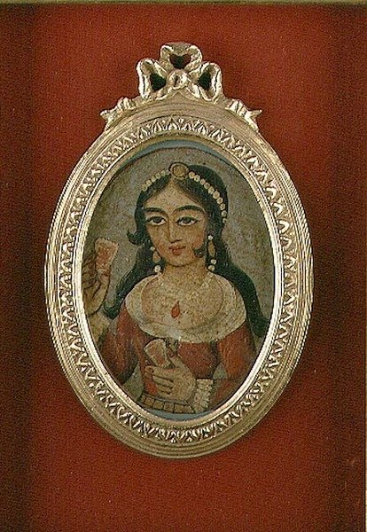 Rondel de busto Qajar que representa a una mujer adornada de Persian School