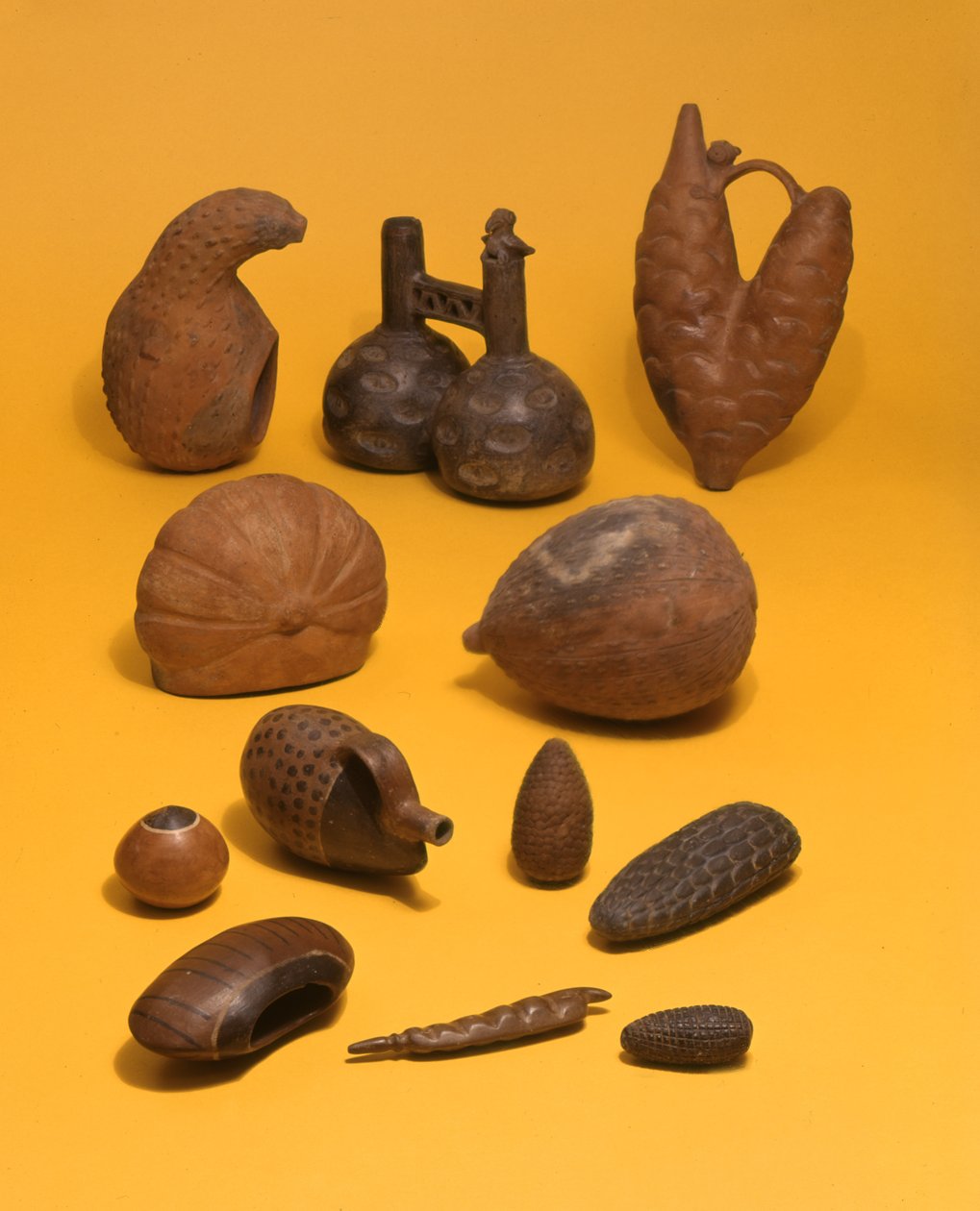 Vasijas con forma de vegetales, Inca de Peruvian School
