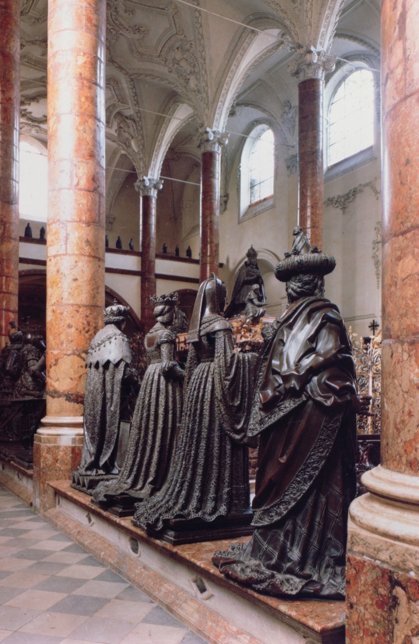 Tumba de Maximiliano I (1459-1519) vista de cuatro figuras de bronce de dolientes, posiblemente ancestros, parientes o contemporáneos, el diseño atribuido a Gilg Sesselschreiber de Peter (workshop of) Vischer
