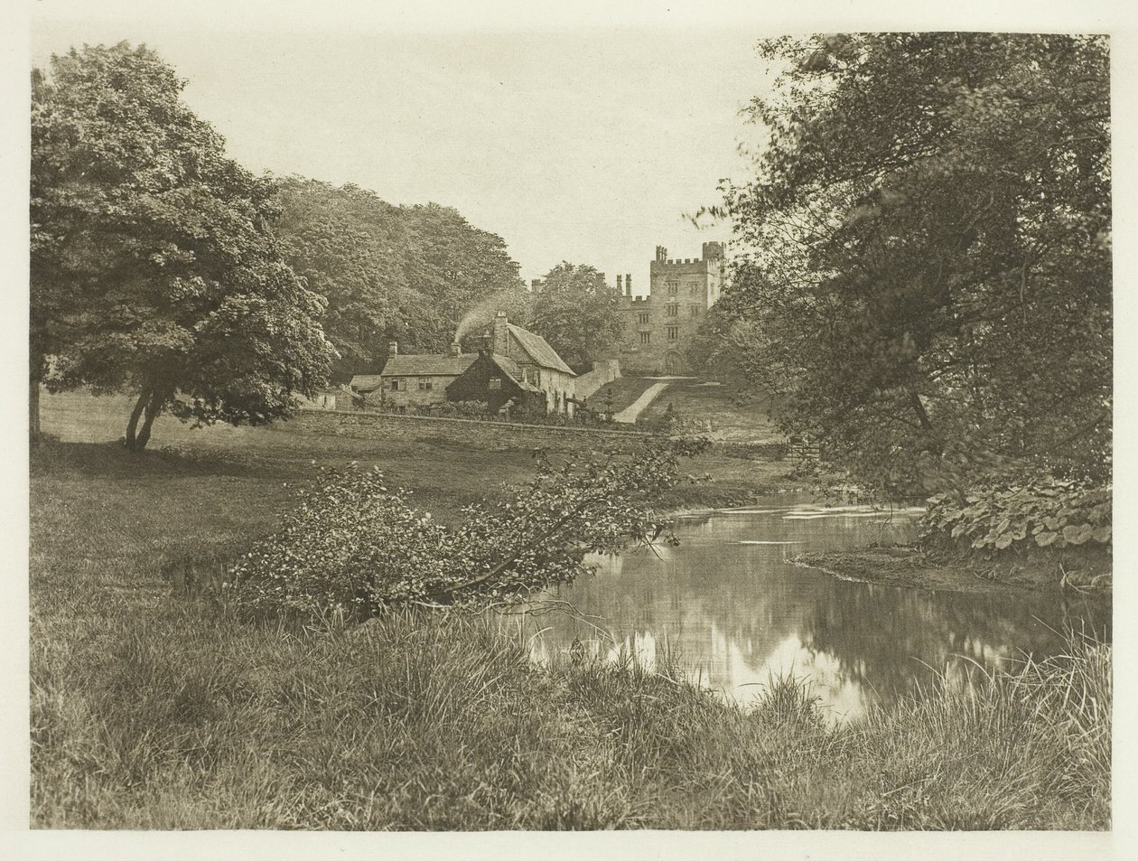 Haddon Hall y Homestead, desde el río de Peter Henry Emerson