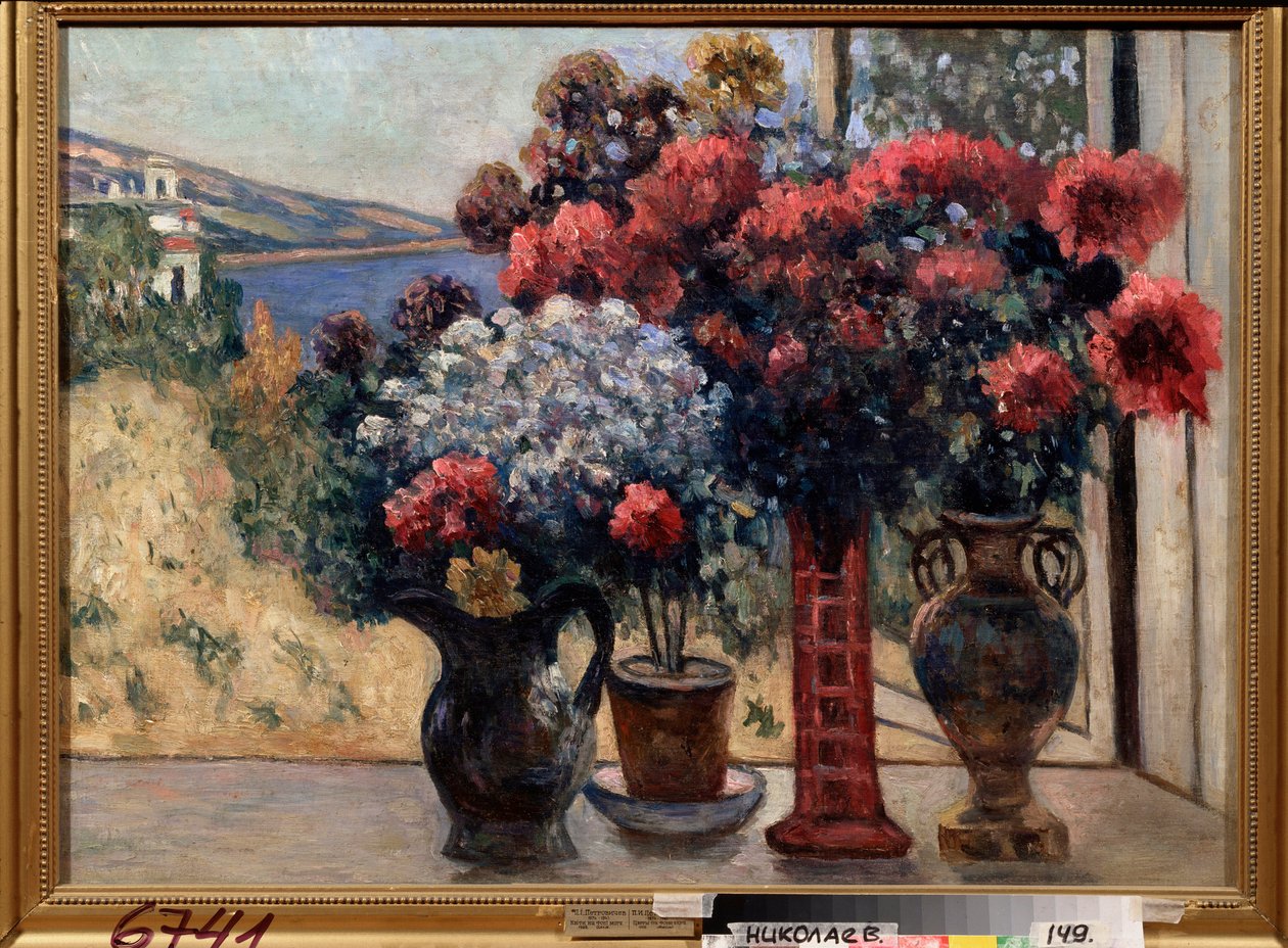 Flores contra el mar. Pintura de Pyotr Ivanovich Petrovichev (Pyotr Petrovitchev) (1874-1947), óleo sobre lienzo de Petr Ivanovic Petrovichev